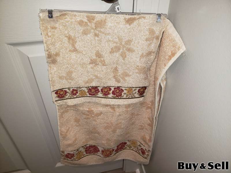 2 hand towels & facecloth flowers $5.90