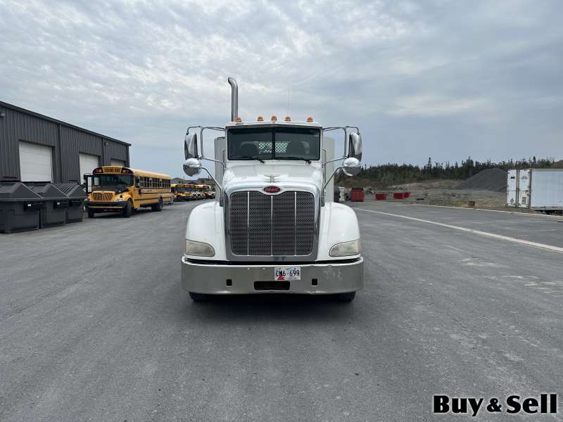 2013 PeterBuilt day cab