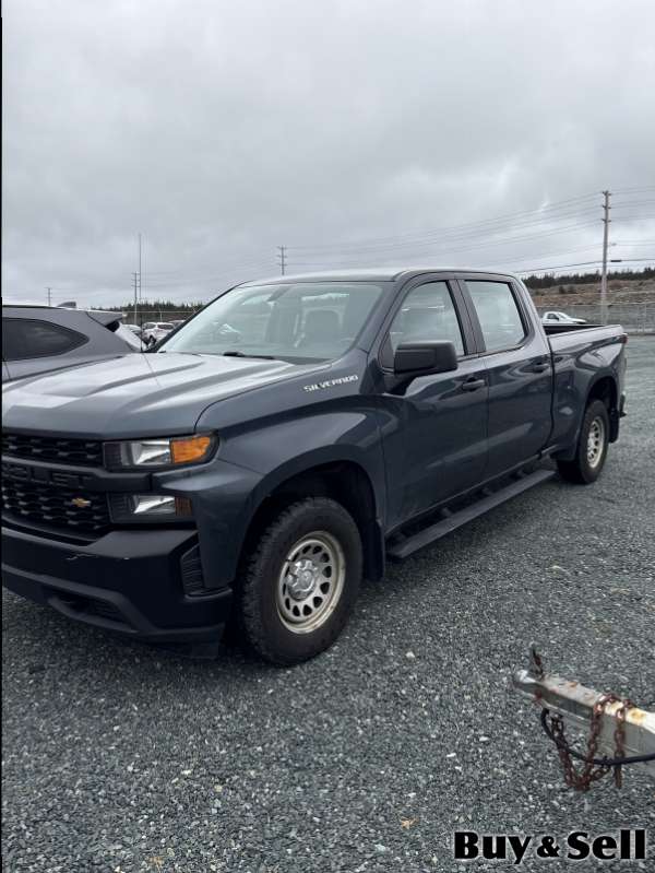 2021 chev silverado 4x4 Crew cab 208,000 kms 