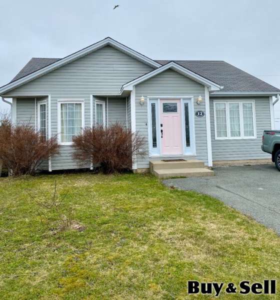 Bright and Spacious 3-BR, 2 BA Main Floor House