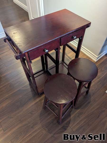 Collapsible table with stools