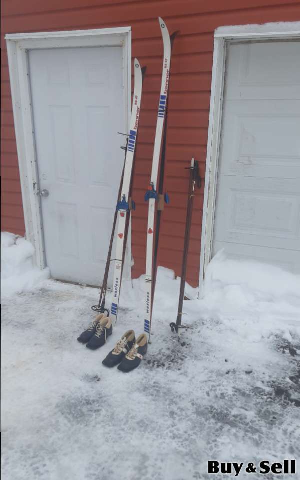 CROSS COUNTRY SKIS FOR SALE