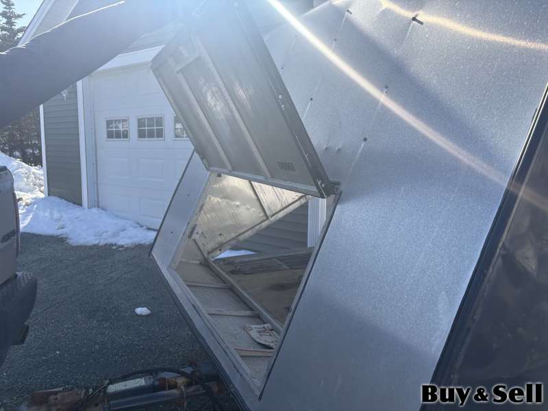 Double Skidoo trailer with clamshell