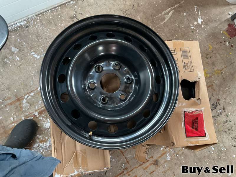 Four 17in steel rims. Stud pattern 6 by 139.7