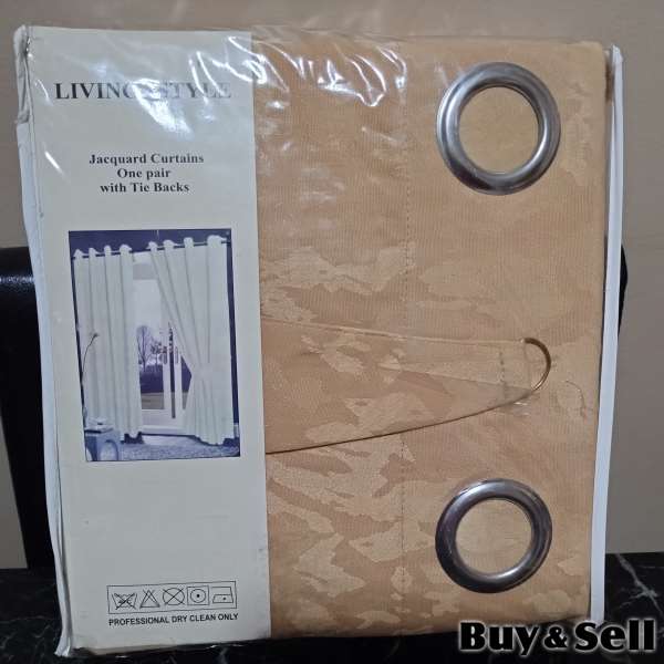 Jacquard Curtains w/ Tie Backs (Gold)