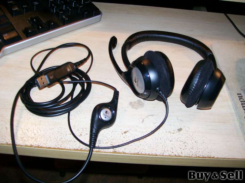 Logitech Computer Headphones with mute/volume up a