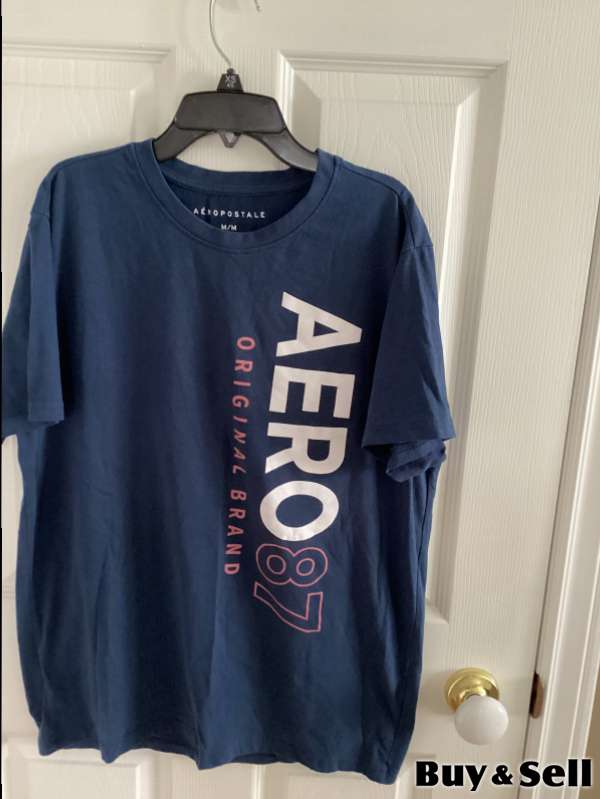  Men’s Aero shirts size sm.