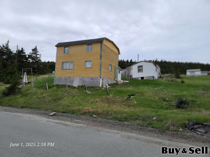 Ocean front House and aprox 2 acres of land