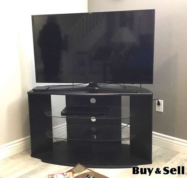 Samsung 48&rdquo; HDTV with stand