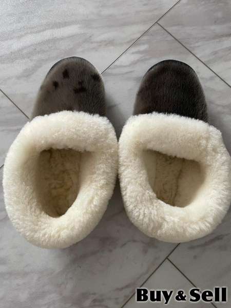 SEAL SLIPPERS