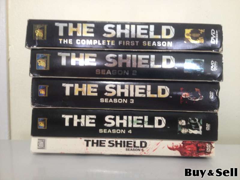 THE SHIELD TV SERIES BOX SETS $25 FIRM!