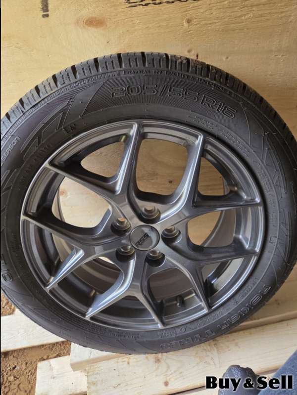 Tires like new 6000 km alloy rims brand new 