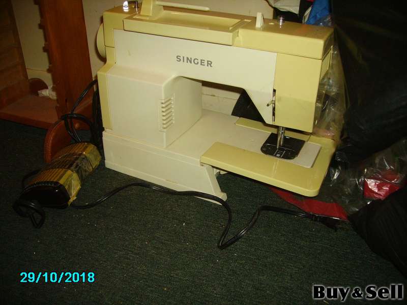 VINTAGE SINGER SEWING MACHINE