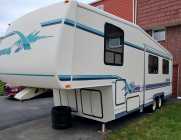 1995 Triple E Emerald Series FS2801 5th Wheel