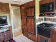FOR SALE 2010 27RLS COUGAR LITE COUPLES TRAILER by - Photo 15 of 19