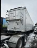 2011 walking floor trailer