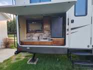 Camper / Travel Trailer / RV - Photo 3 of 10