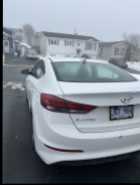 2017 Hyundai Elantra  - Photo 4 of 5