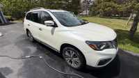 2017 Nissan Pathfinder SL Premium - Photo 2 of 10