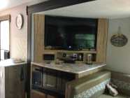 2018 32.5 ft  Coachman Freedom Maple Ex Trailer  - Photo 5 of 10