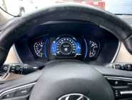 2019 Santa Fe luxury awd  - Photo 4 of 10