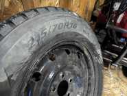 215 70 16  - Photo 6 of 10