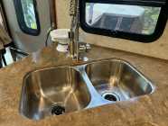 38&rsquo; Class A Motorhome - Photo 2 of 10