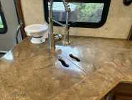 38&rsquo; Class A Motorhome - Photo 6 of 10