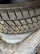4 Bridgestone Blizzak winter tires - Photo 2 of 4