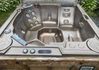 5-Person Saltwater Hot Tub