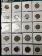 Album of over 200 world coins - Photo 1 of 5