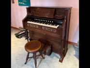 Antique pump organ