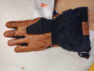 Holmes Heated Gloves (Medium) - Photo 2 of 3