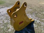 Unused 12" Komatsu PC200/210/220 Narrow Excavator Bucket - Photo 1 of 2