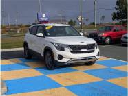 2021 Kia Seltos LX 4dr All-Wheel Drive  - Photo 2 of 18