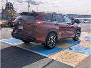 2022 Toyota Highlander XLE 4dr All-Wheel Drive  - Photo 3 of 19