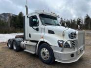 2017 Freightliner Cascadia Day Cab Tractor - Photo 1 of 9