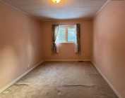 Clean 3 bedroom 2 bathroom house - Photo 2 of 6