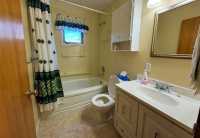 Clean 3 bedroom 2 bathroom house - Photo 4 of 6