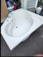 Corner Whirlpool Tub with Roman Faucet $300 - Photo 1 of 3