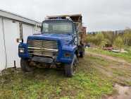 Dump truck - Photo 1 of 2