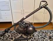DYSON DC78 vacuum. Engineered for homes with pets