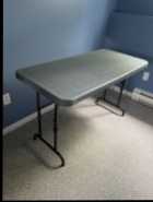 Folding table