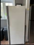 Older fridge but works fine. 20cubic feet. Lots of ...