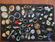 Gigantic Jewelry Lot 179 Pieces Plus Broken Lot - Photo 11 of 13