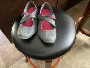 Ladies shoes and sandals - Photo 1 of 4