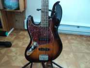 Left Handed Bass Guitar - Photo 3 of 4