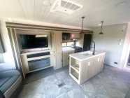 Like New Couples Trailers. - Photo 4 of 10