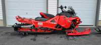Lynx Boondocker Snowmobile  - Photo 2 of 4