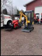 Mini excavator  - Photo 2 of 3